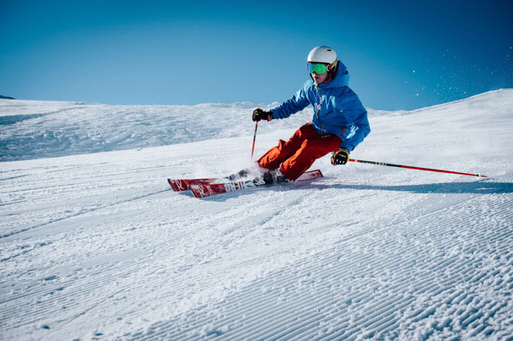 person carving on skis