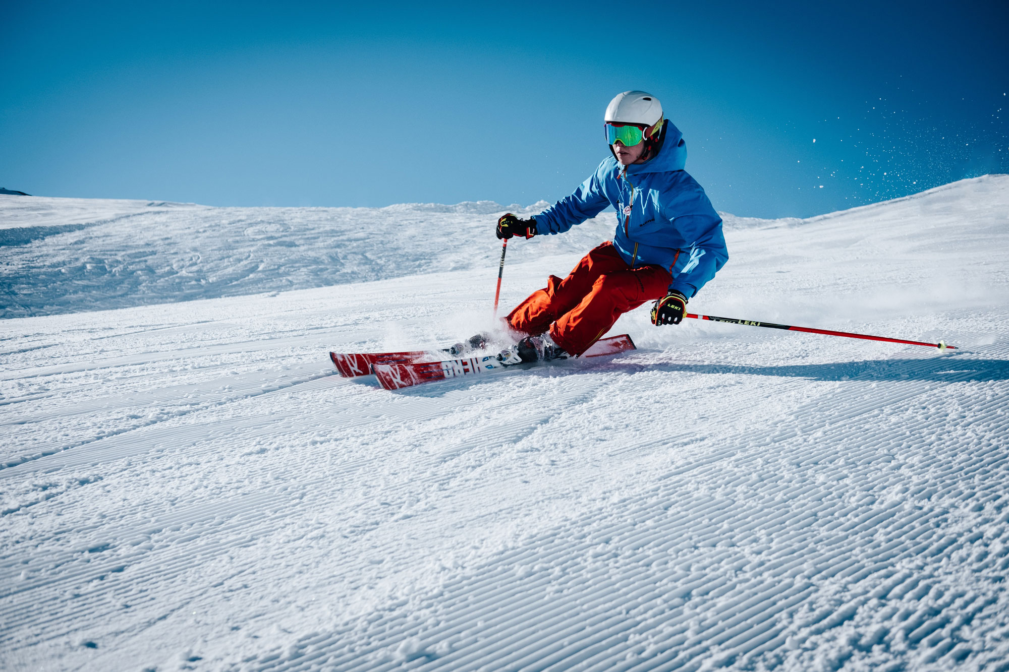 person carving on skis