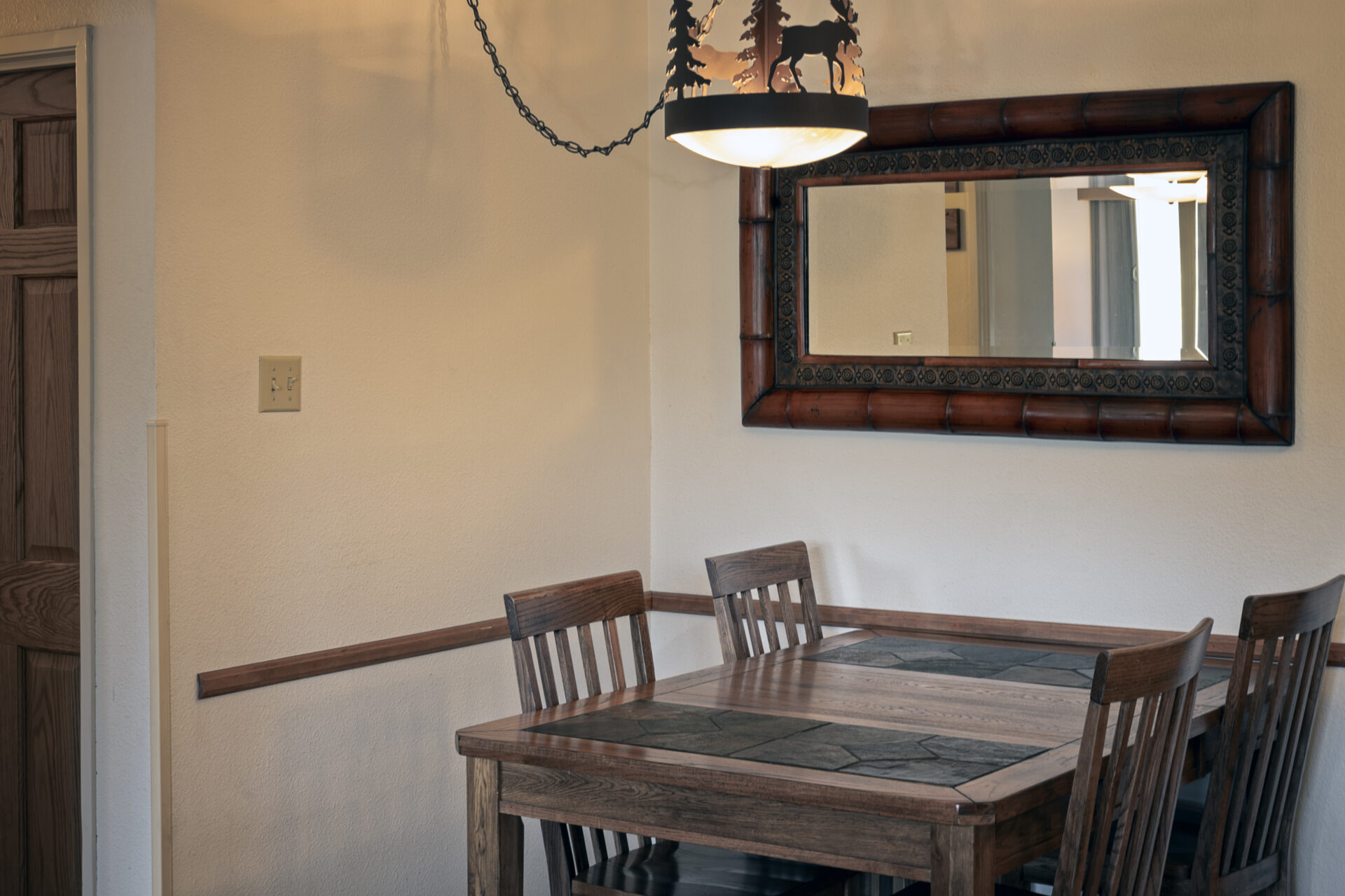 Room 26230 Dining area