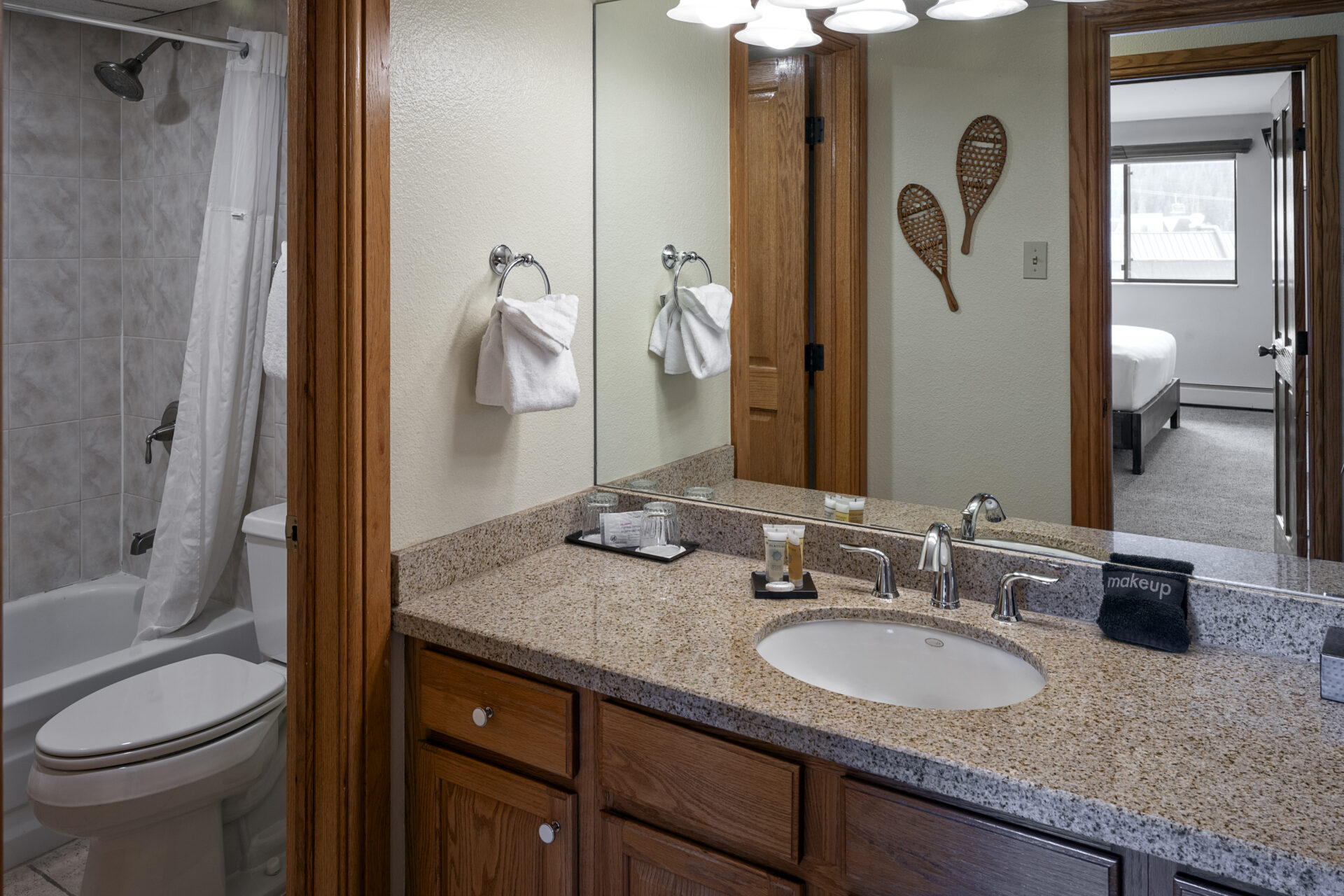 one bedroom condo bathroom