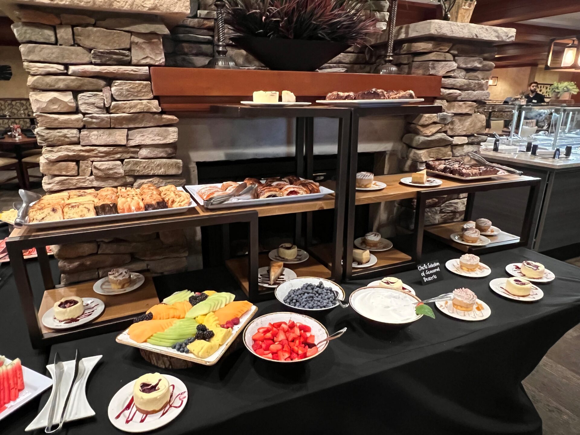 spencer' sunday summer brunch display