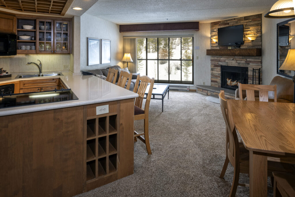 Building 4 one bedroom kitchen with living room and dining table