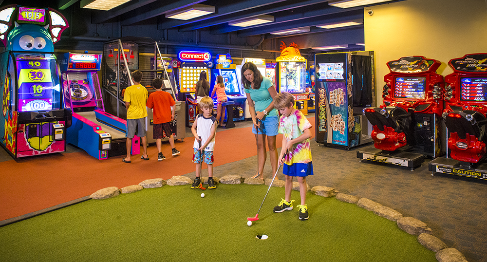 24/7 arcade with games