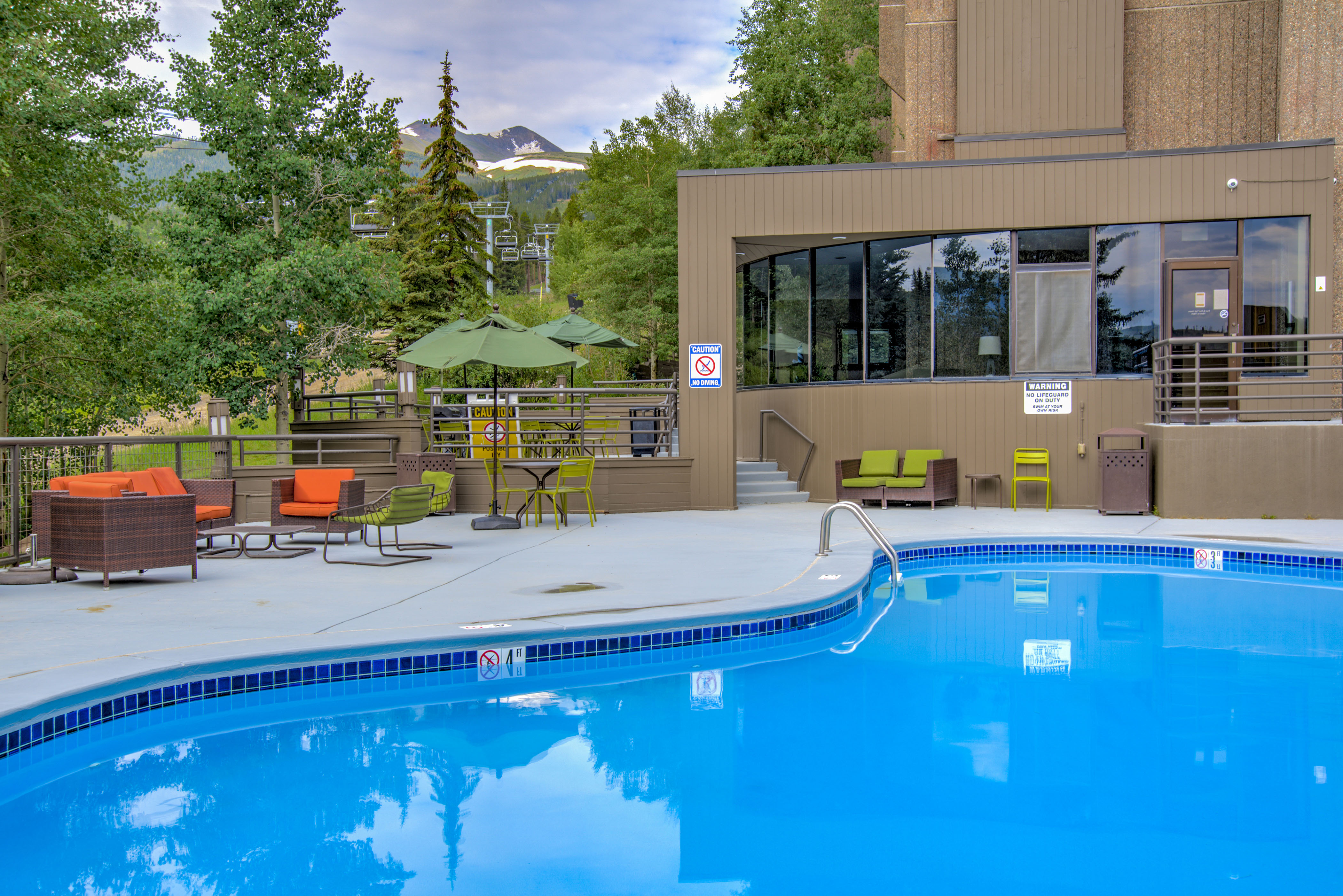 building 4 outside pool area