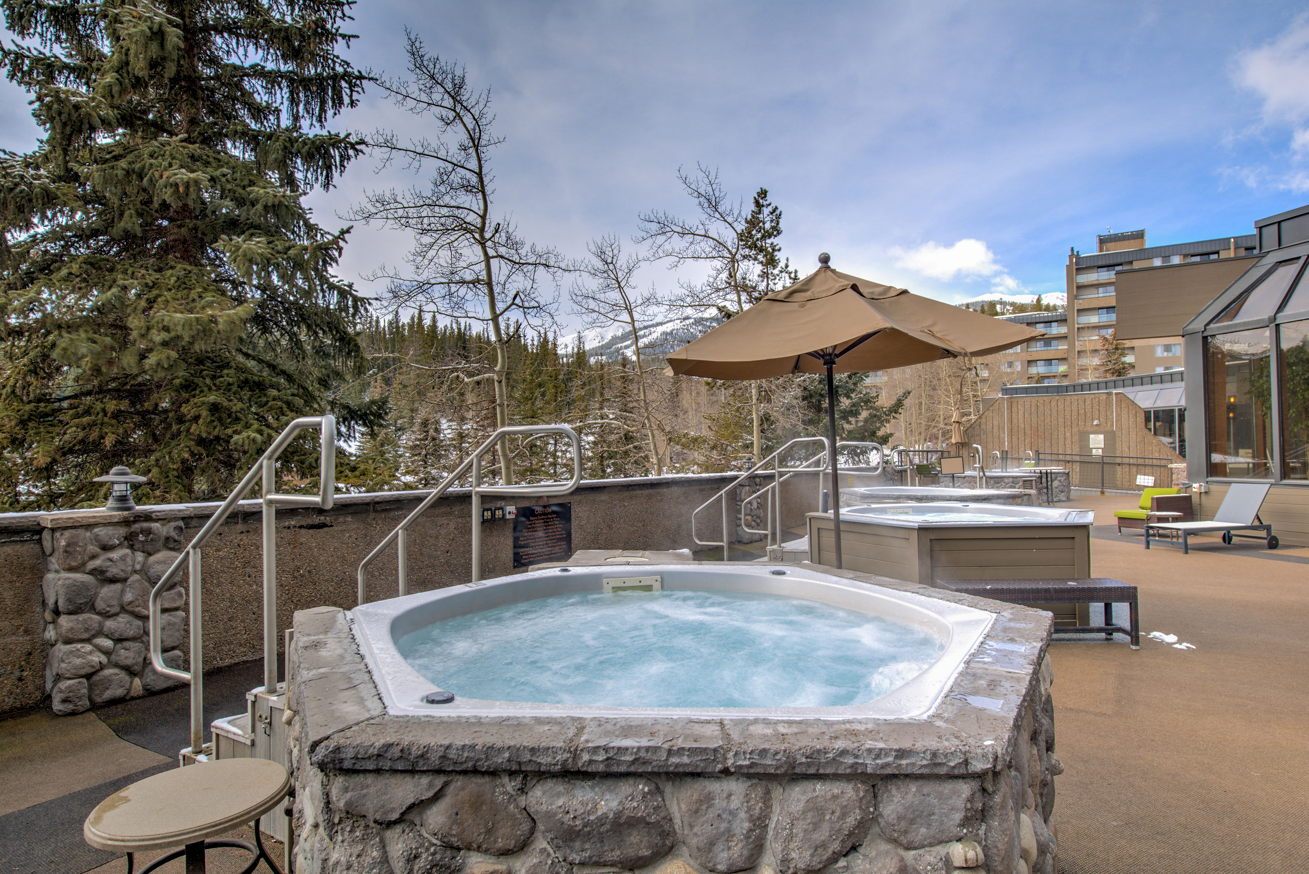 building 3 pool area hot tubs close up