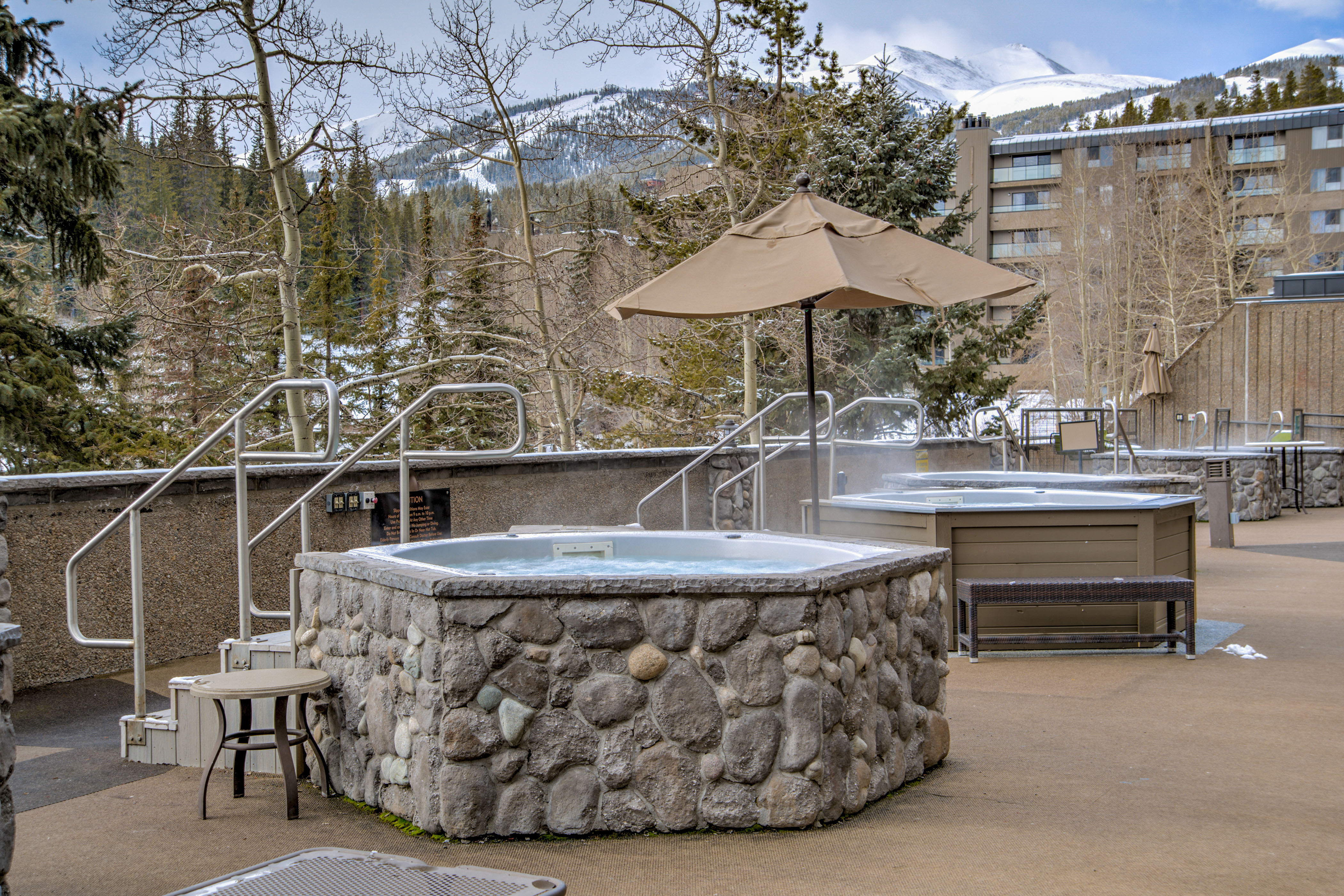 building 3 pool area hot tubs close up