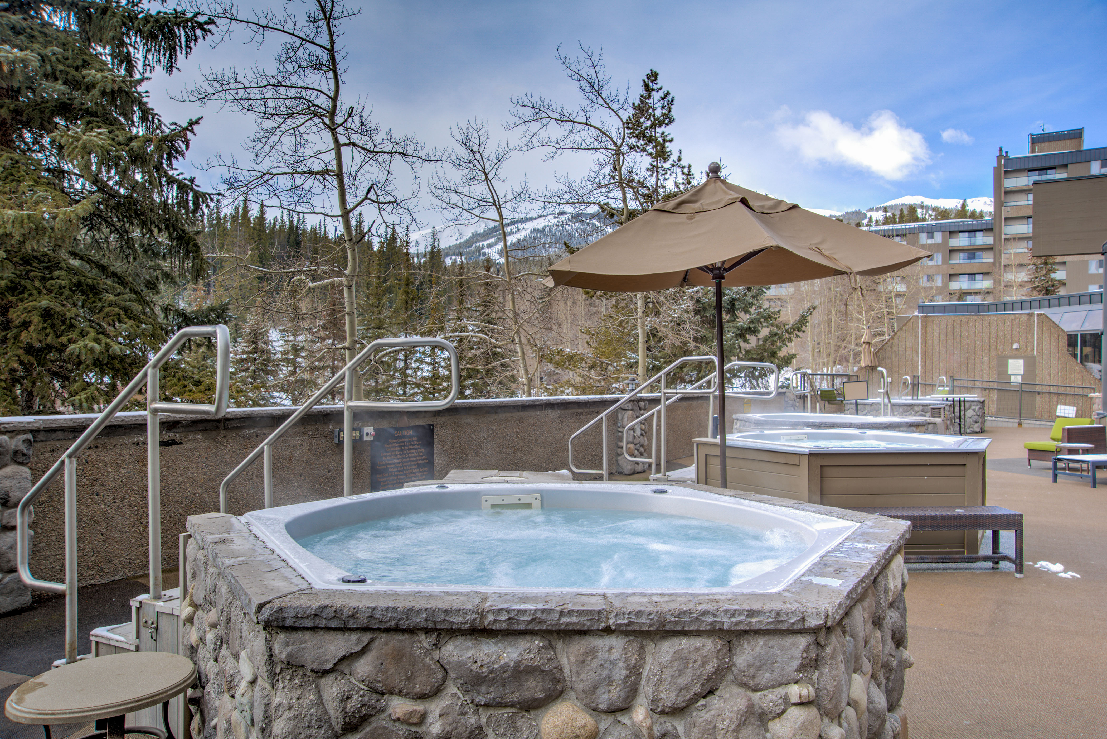 building 3 pool area hot tubs close up