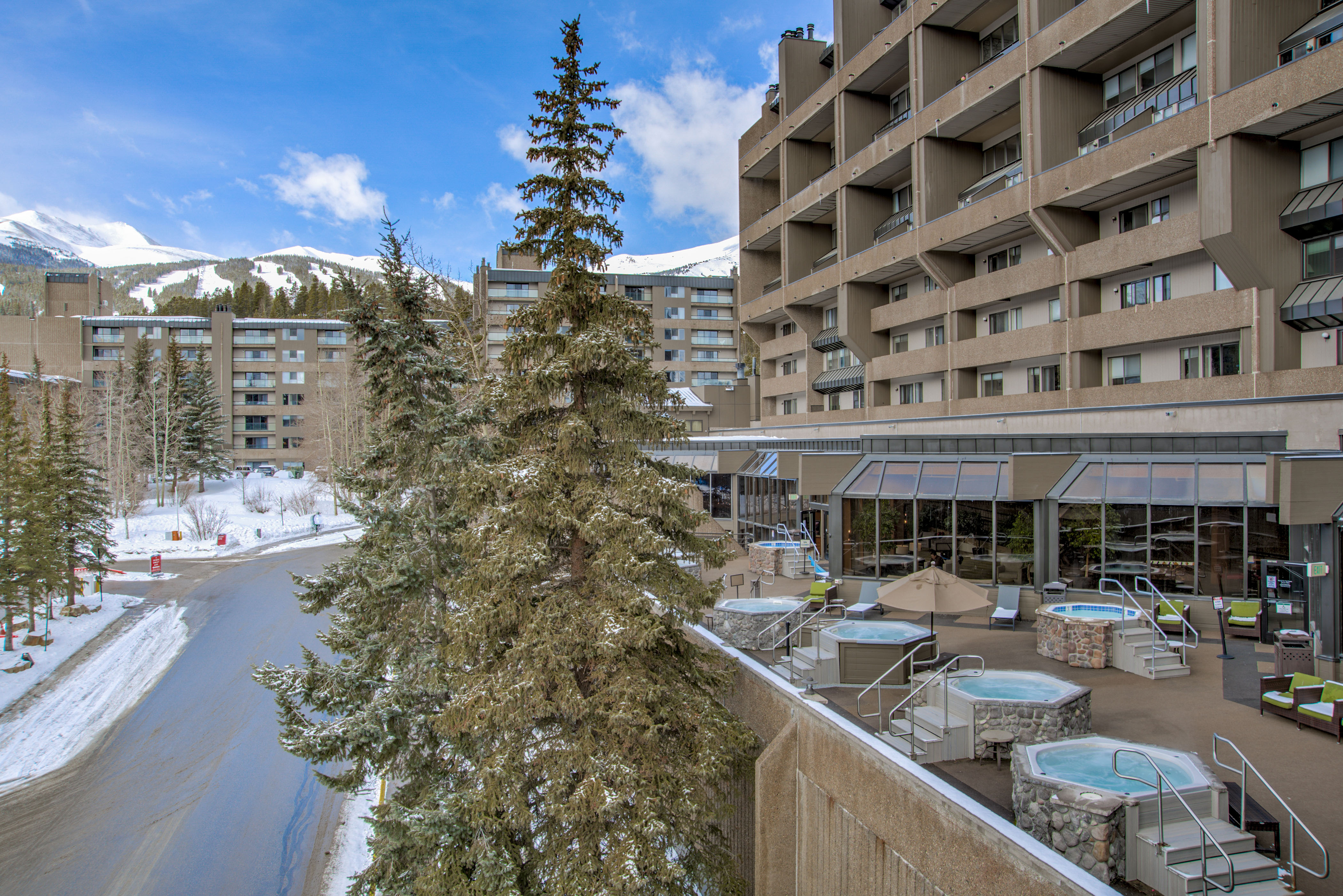 building 3 pool area hot tubs