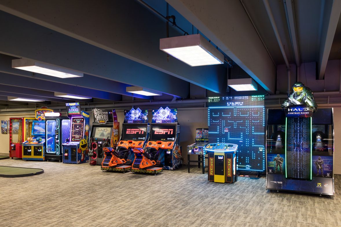 beaver run arcade with mini golf and games