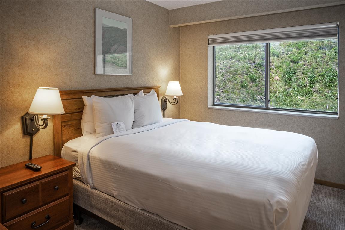 three and four bedroom suite bedroom