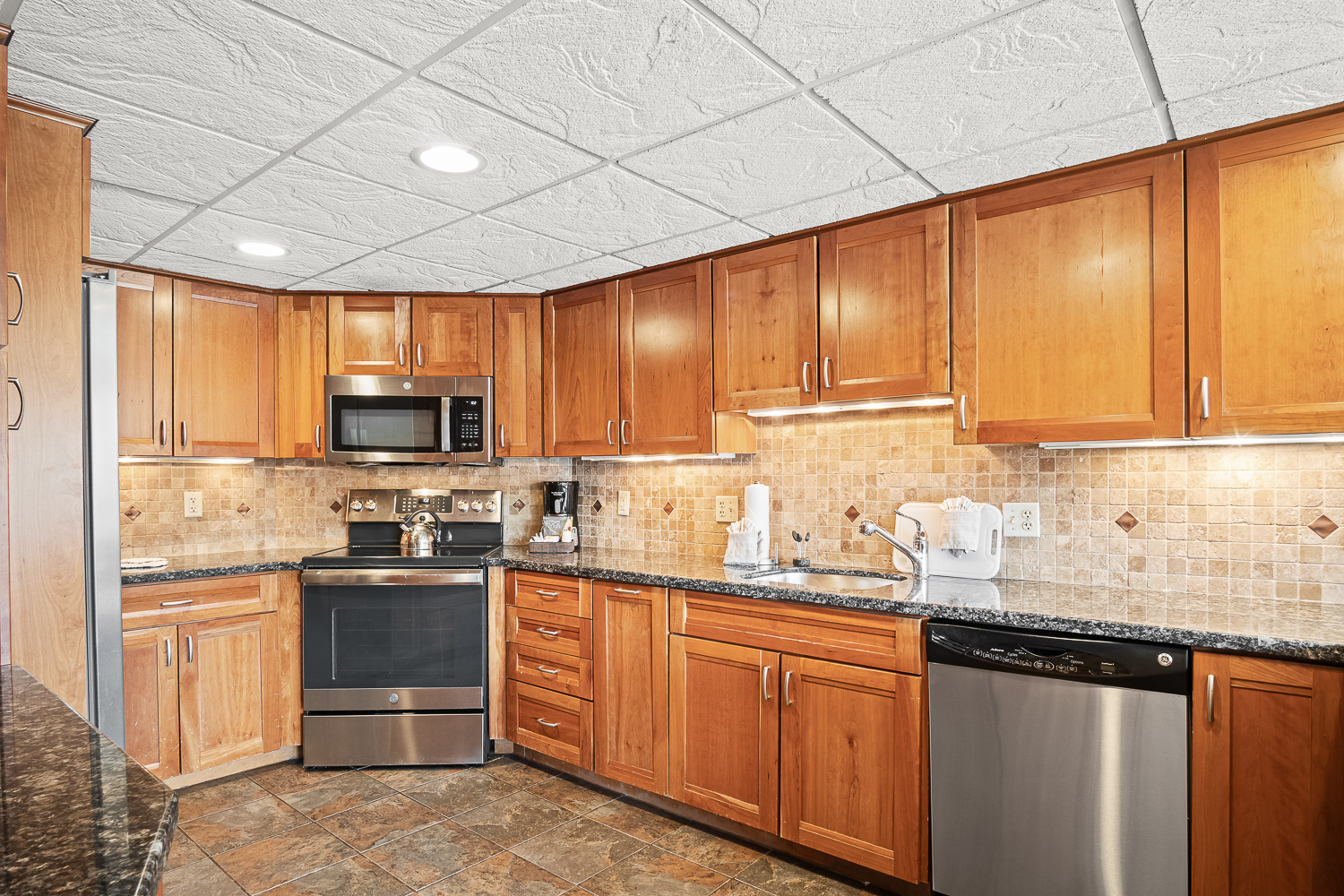 Alpenglow Suite kitchen