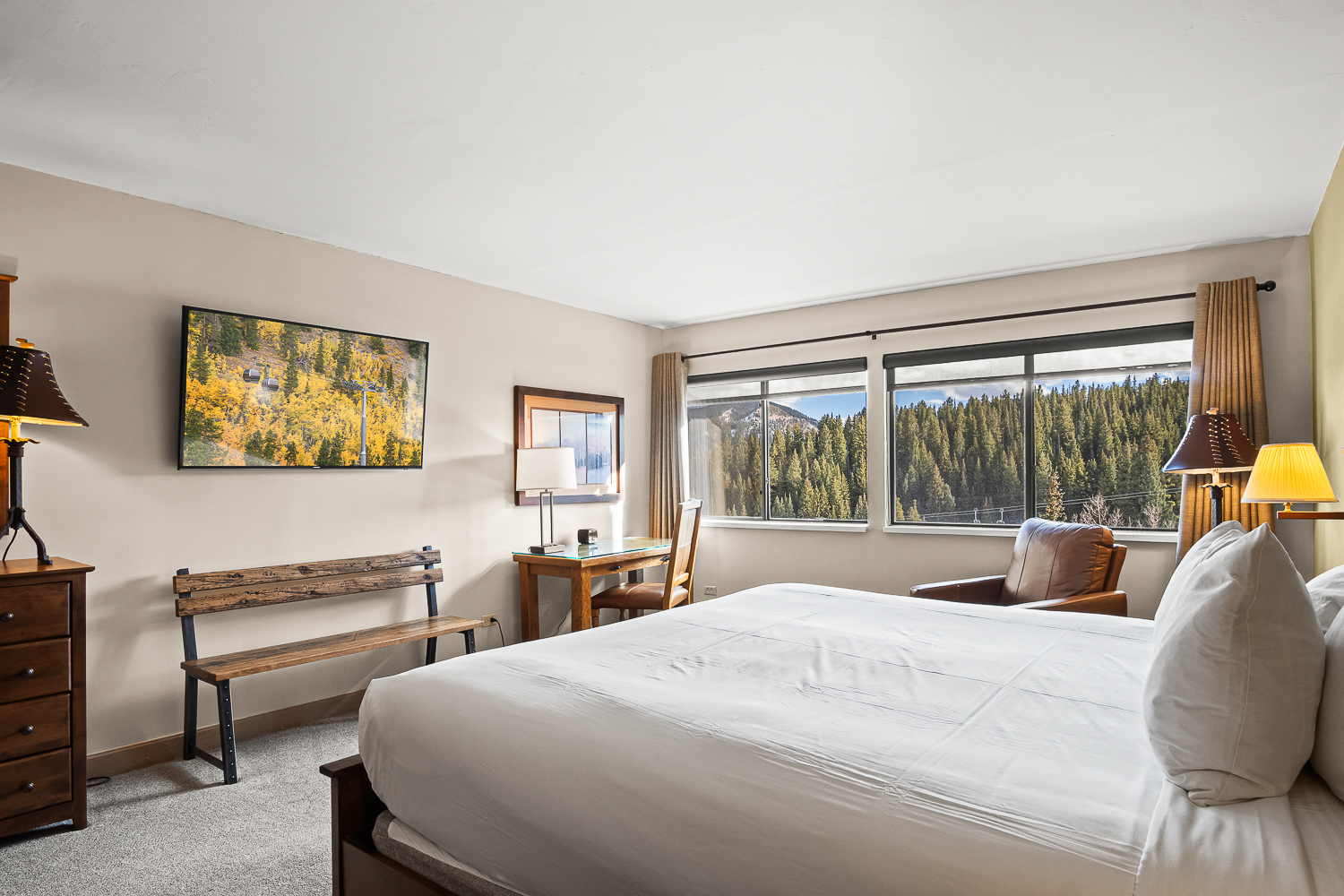 Alpenglow Suite bedroom