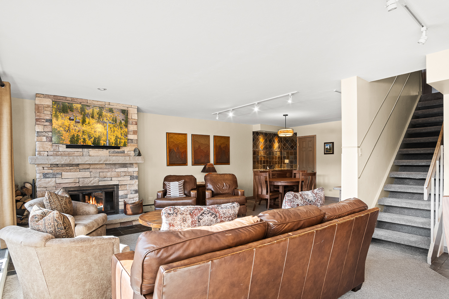Alpenglow Suite living room
