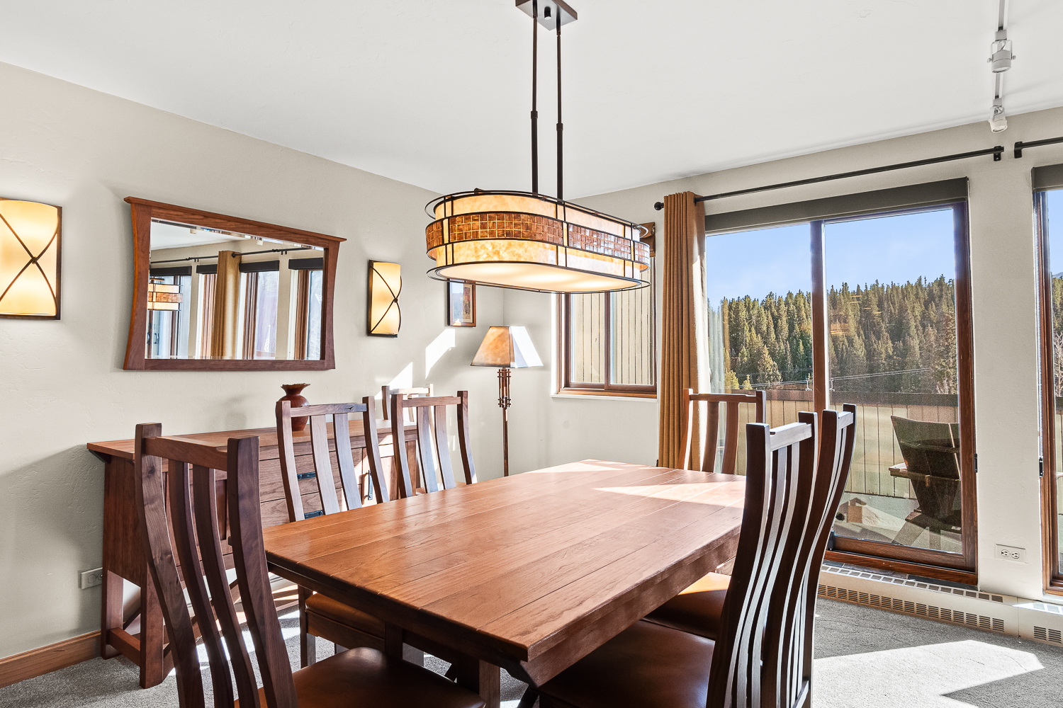 Alpenglow Suite kitchen table