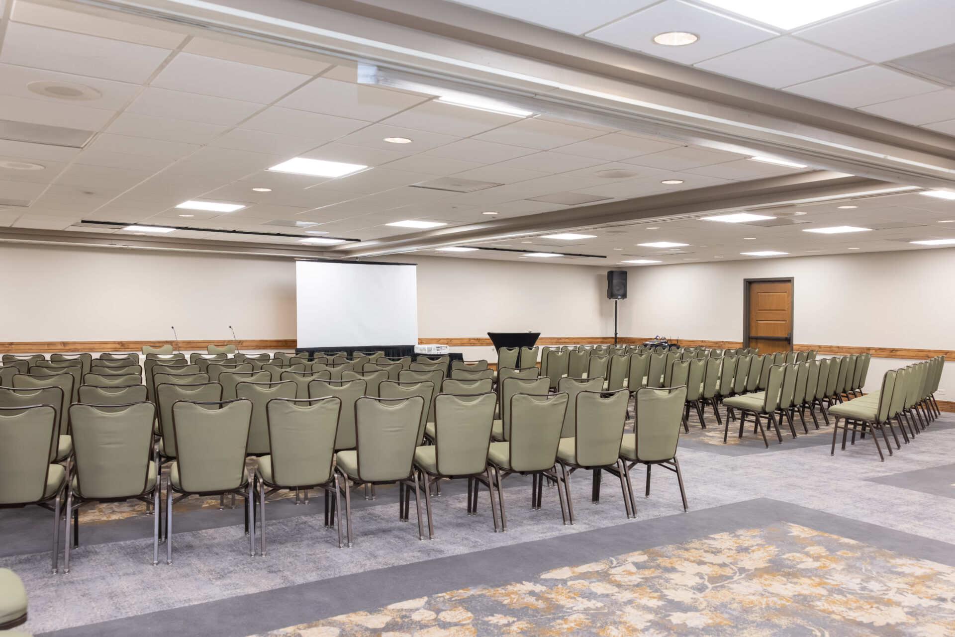 summit gallery with theatre setup